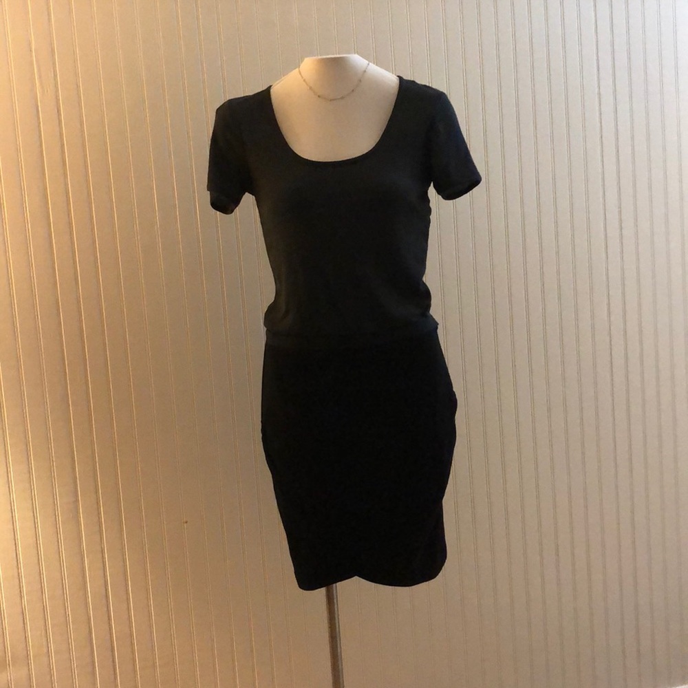 Banana Republic sz 2 dress. Grey/black ribbon band